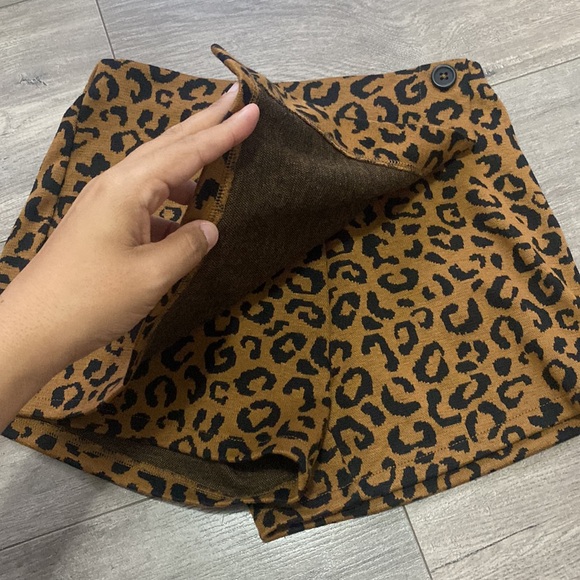 Old Navy Girls Leopard Print Skort - Picture 2 of 3